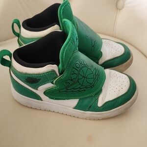 Nike Jordan Kids Green and White Sneakers Size 2Y